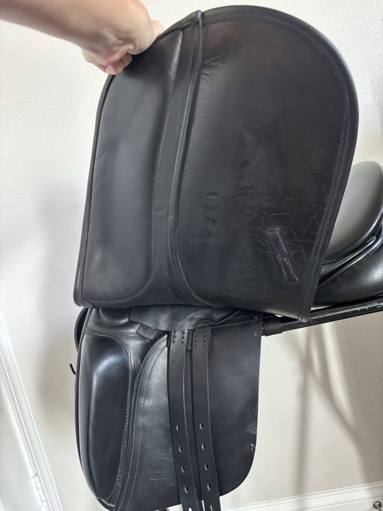 County Connection Dressage Saddle 18” Medium Black