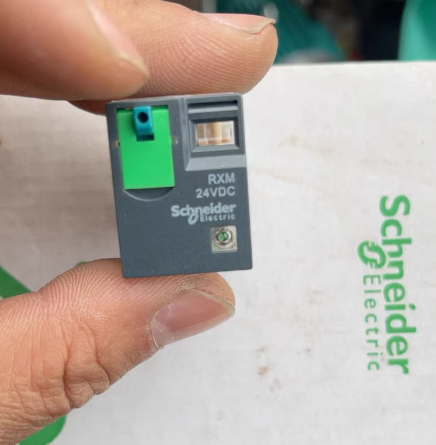 1PC NEW Schneider Intermediate Relay RXM2CB2BD DC24V #YY
