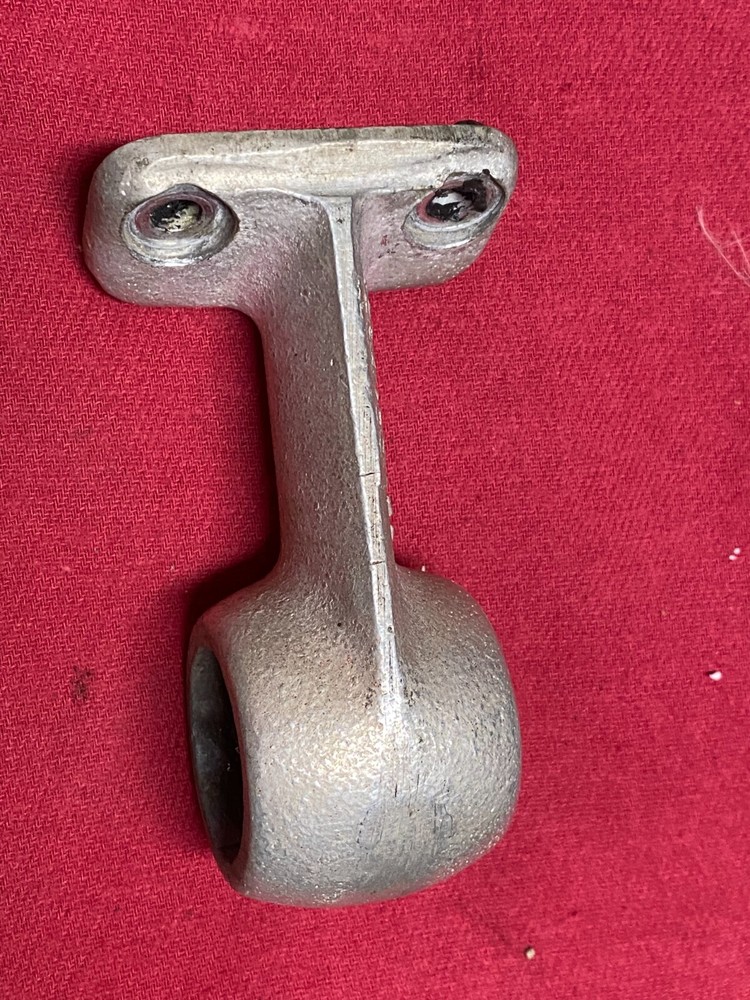 KENWORTH LOWER CAB ACCESS, GRAB HANDLE: BRACKET, MOUNT, SUPPORT K275-5473L