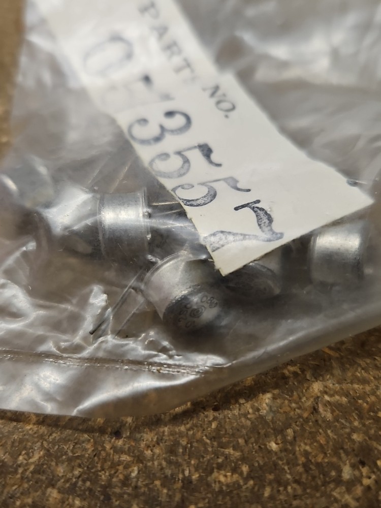 2SC708A  /  TRANSISTOR / 2 PIECES  (qzty)