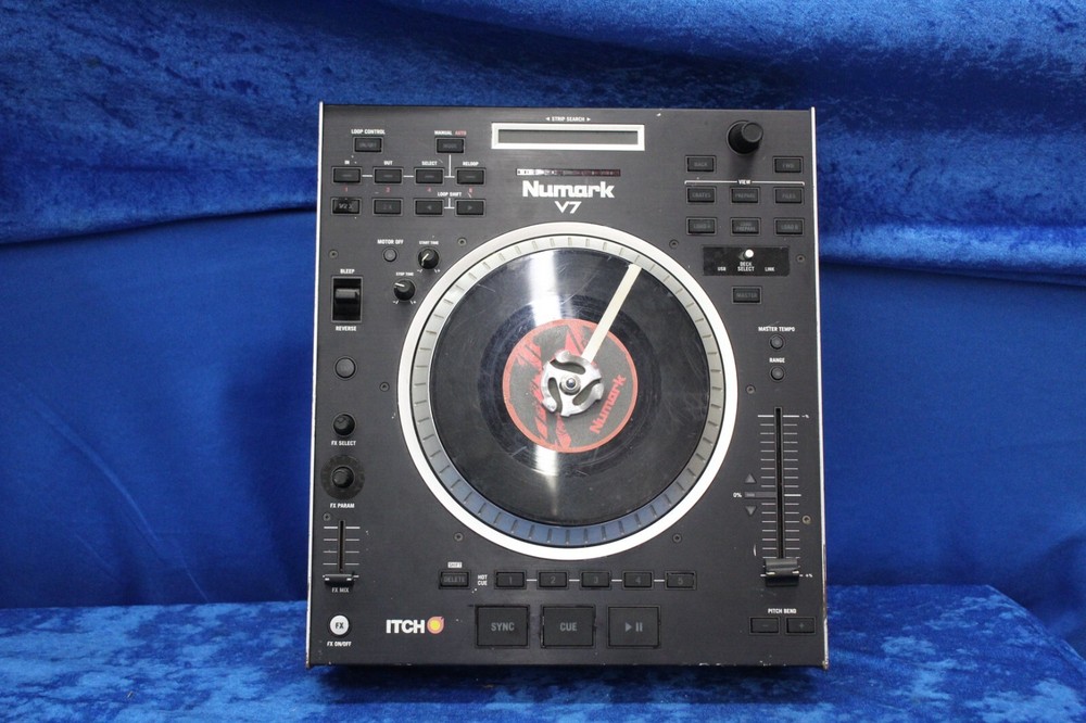 Numark V7 High-resolution Motorized Turntable Software Controller -Black