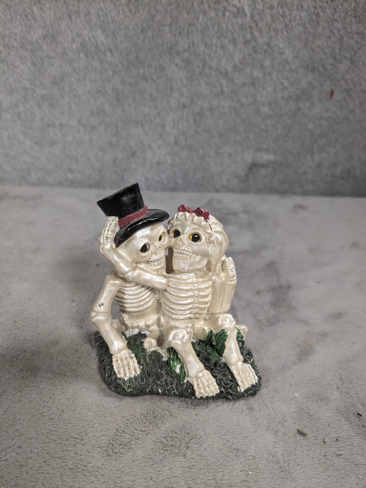 Ceramic World Skeleton Bride and Groom By Poly Resin Land
