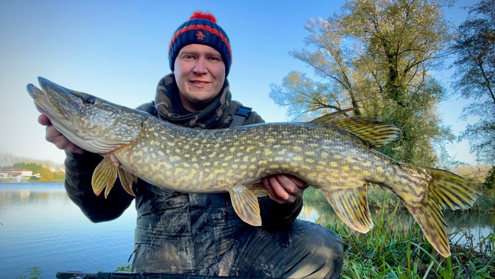 Pike Dead Bait Float PIKE Rigs Fishing Kit Including Trace Hook Float - PIKE UK