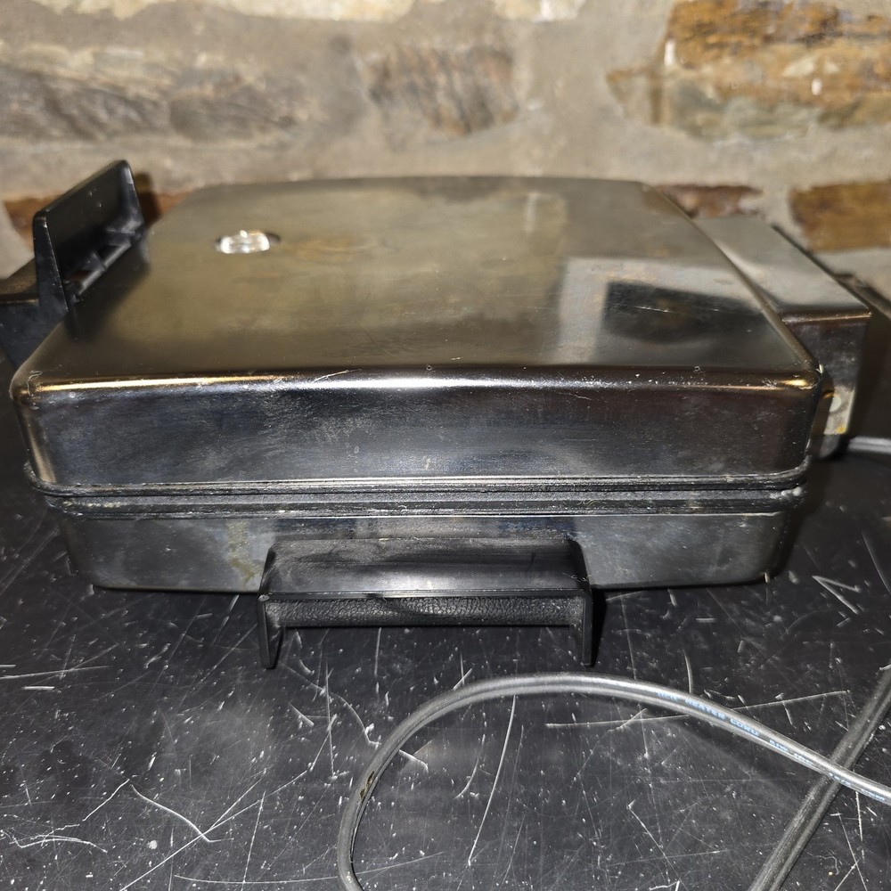 Toastmaster Pizzelle Cookie & Waffle Maker Reversible Plates Model 290A