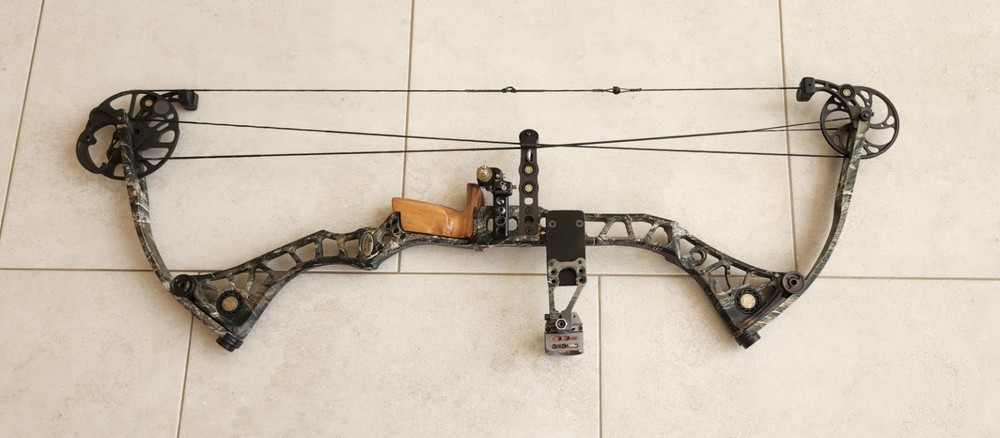 Mathews Drenalin Compound Bow 28"/60# Solocam, Hard Case, Accessories