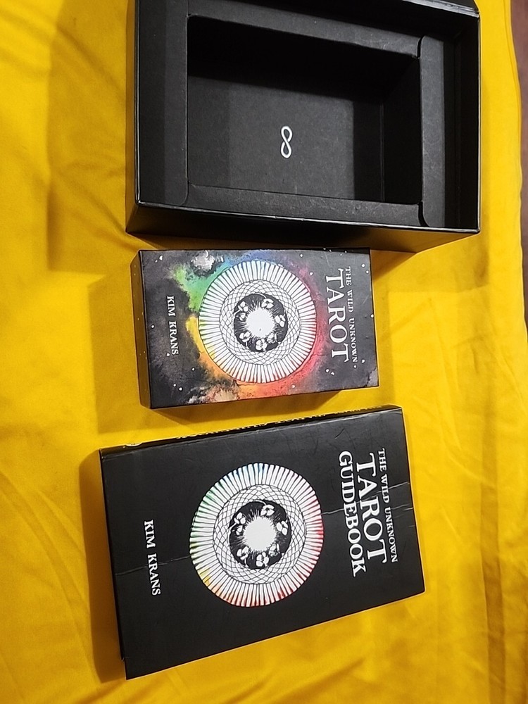 The Wild Unknown Tarot Deck and Guidebook (Official Keepsake Box Set) (Hardback