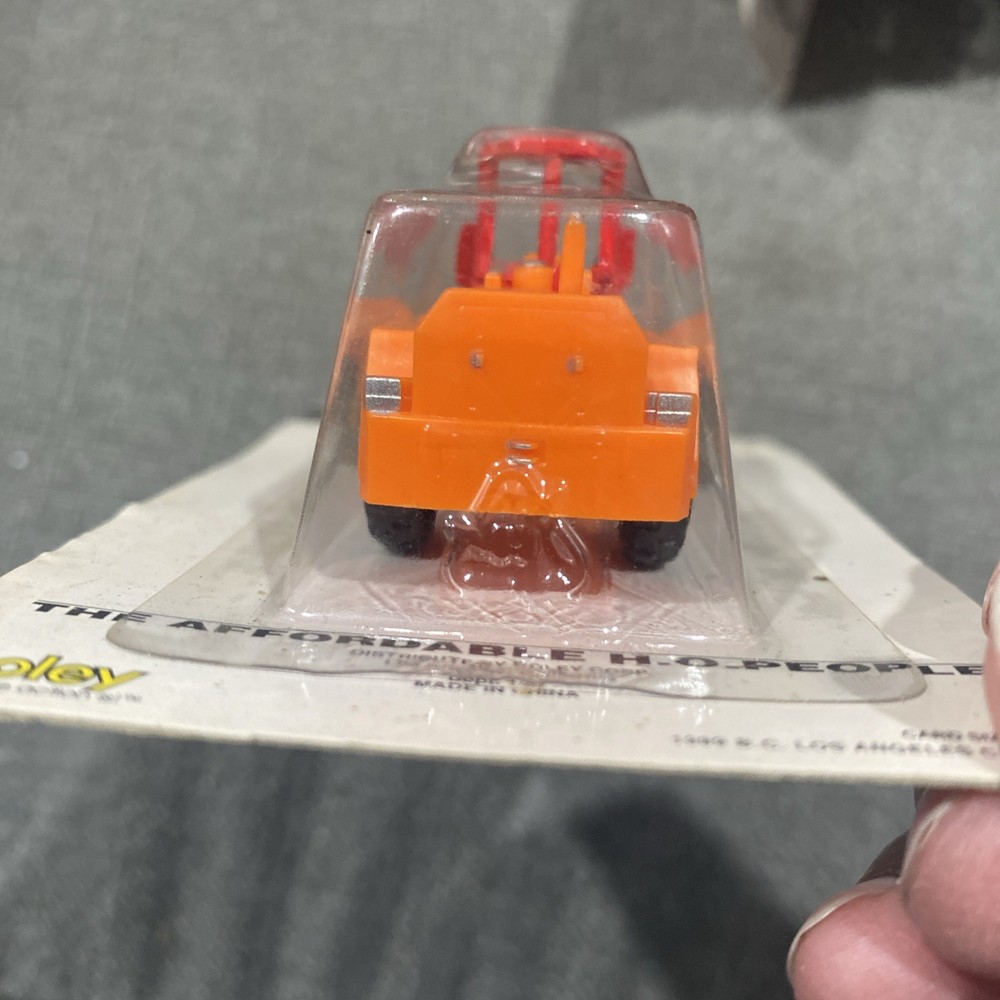 Boley Construction #2032 HO Skiploader Diecast And Plastic
