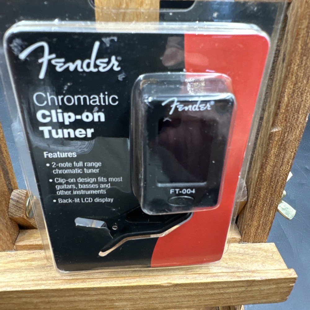 Fender FT-004 Clip-On Chromatic Guitar Tuner.