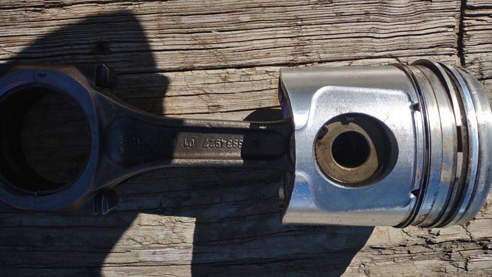 Cummins ISC 8.3CR Connecting Rod and Piston no2