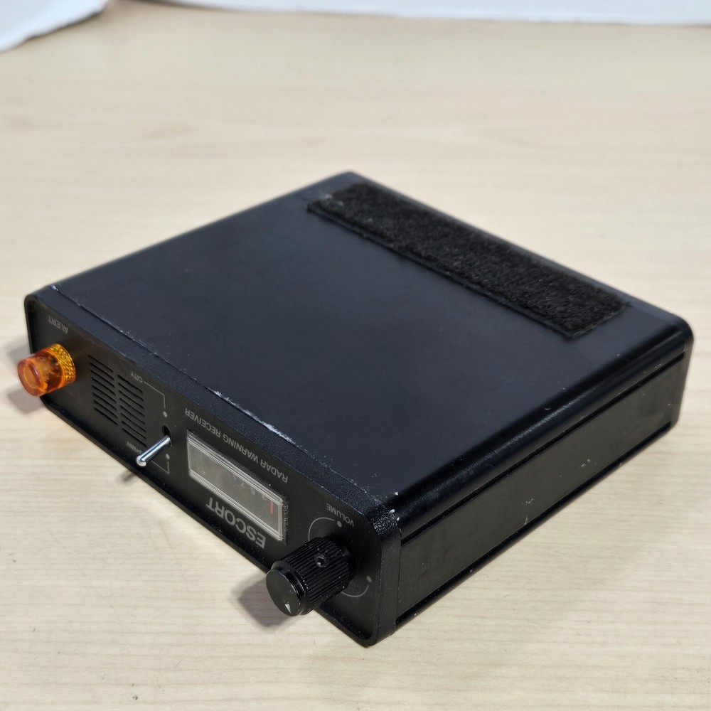 vintage Cincinnati Microwave ESCORT RADAR WARNING RECEIVER DETECTOR