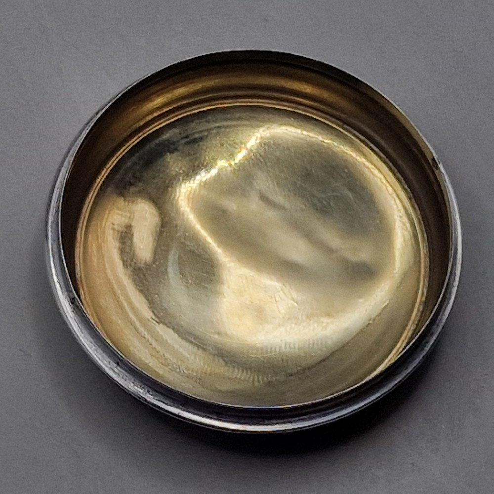 Superb Solid Sterling Silver Snuff/Pill Box by W I Broadway & Co Birmingham 1996