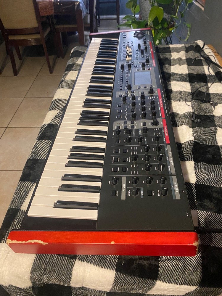 Roland V-STAGE76 76-Note Performance Keyboard (Damaged )