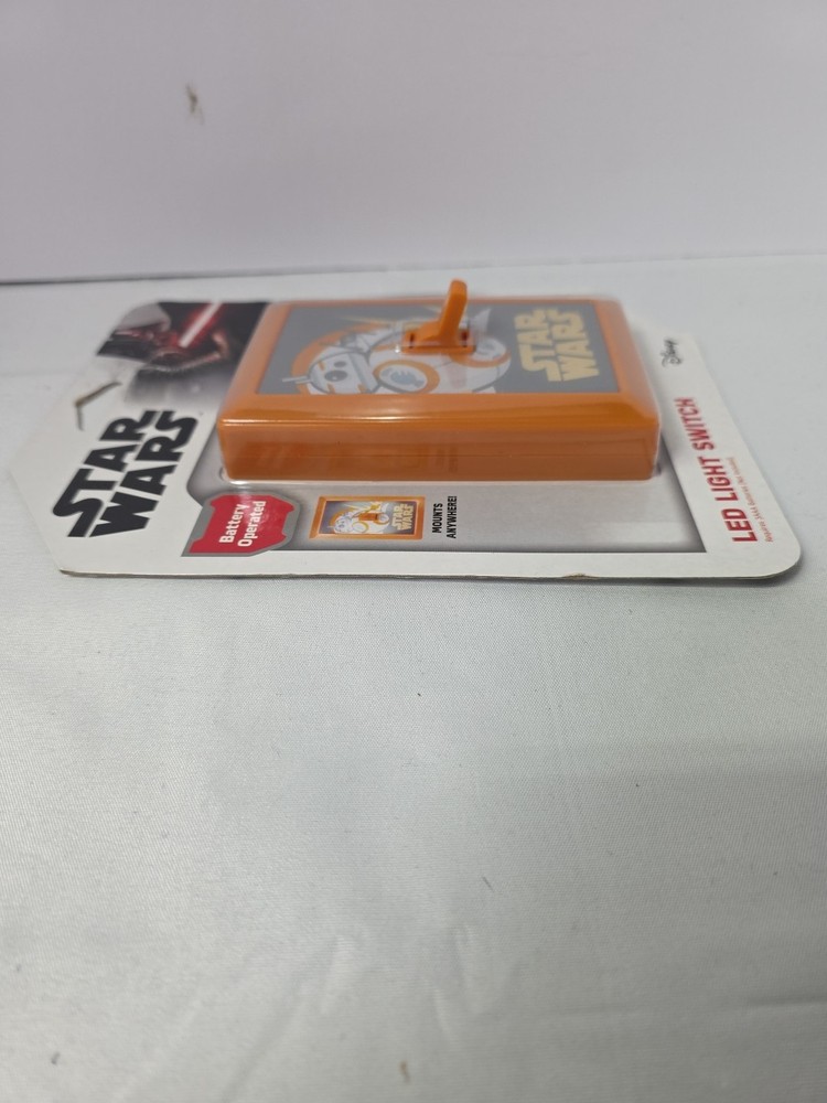 Star Wars Switch LED Night Light, Manual On / Off Switch (New)
