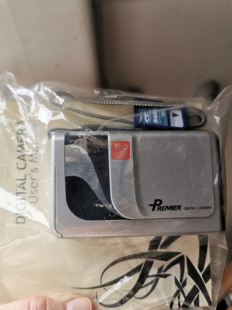 Premier DS-6067 6.0MP Compact Digital Camera Silver
