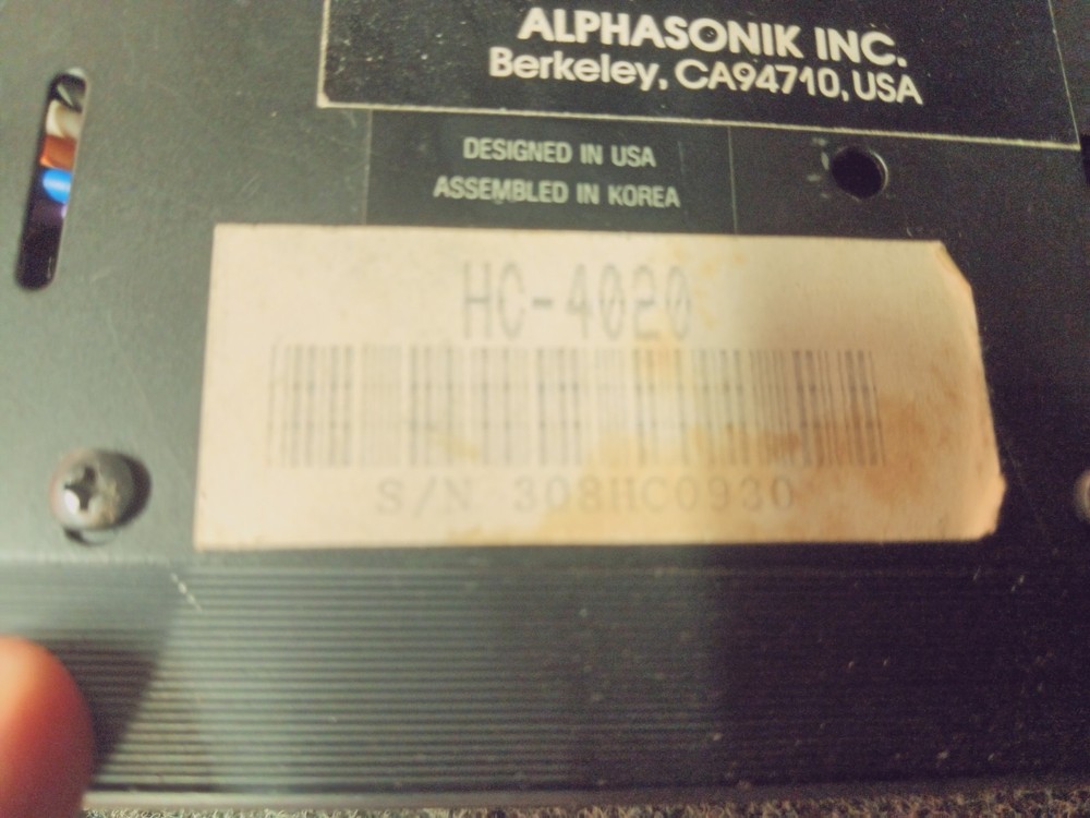 Alphasonic hc-4020 4-channel old school amplifier. Hardwire. Extra harness. FREE