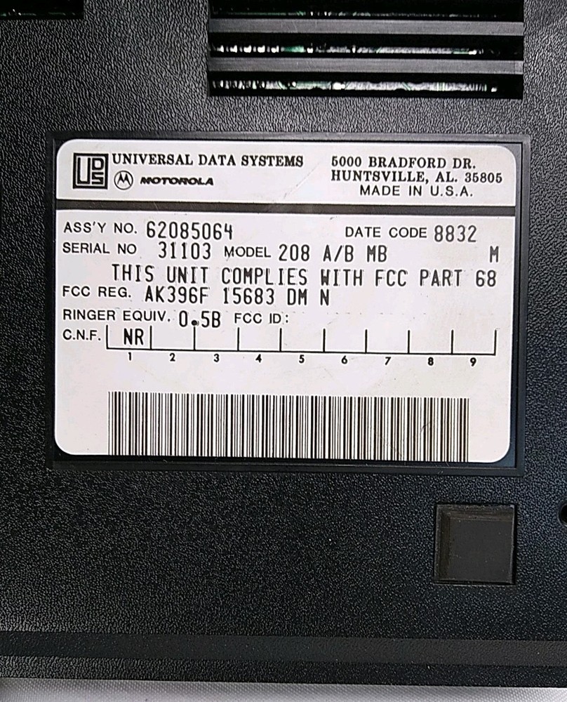 Vintage MOTOROLA 208 A/B MB UDS UNIVERSAL DATA SYSTEMS Powers On