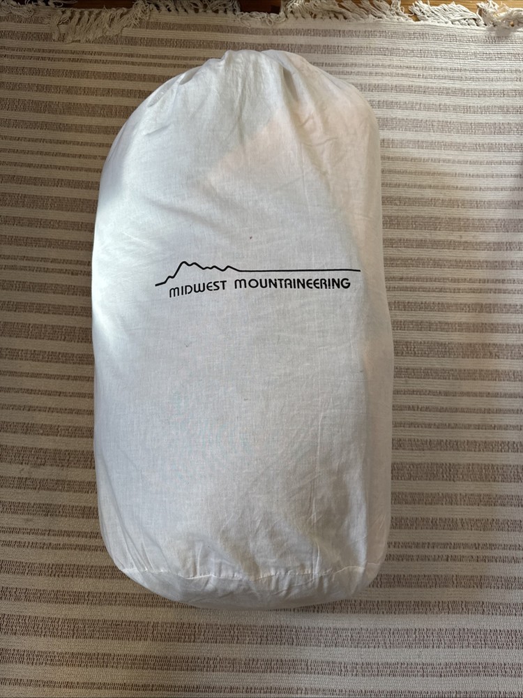 Midwest Mountaineering Down Filled Sleeping Bag. EUC
