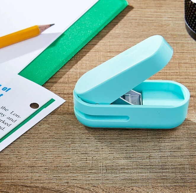 Pen+Gear Mini Hole Punch, Green