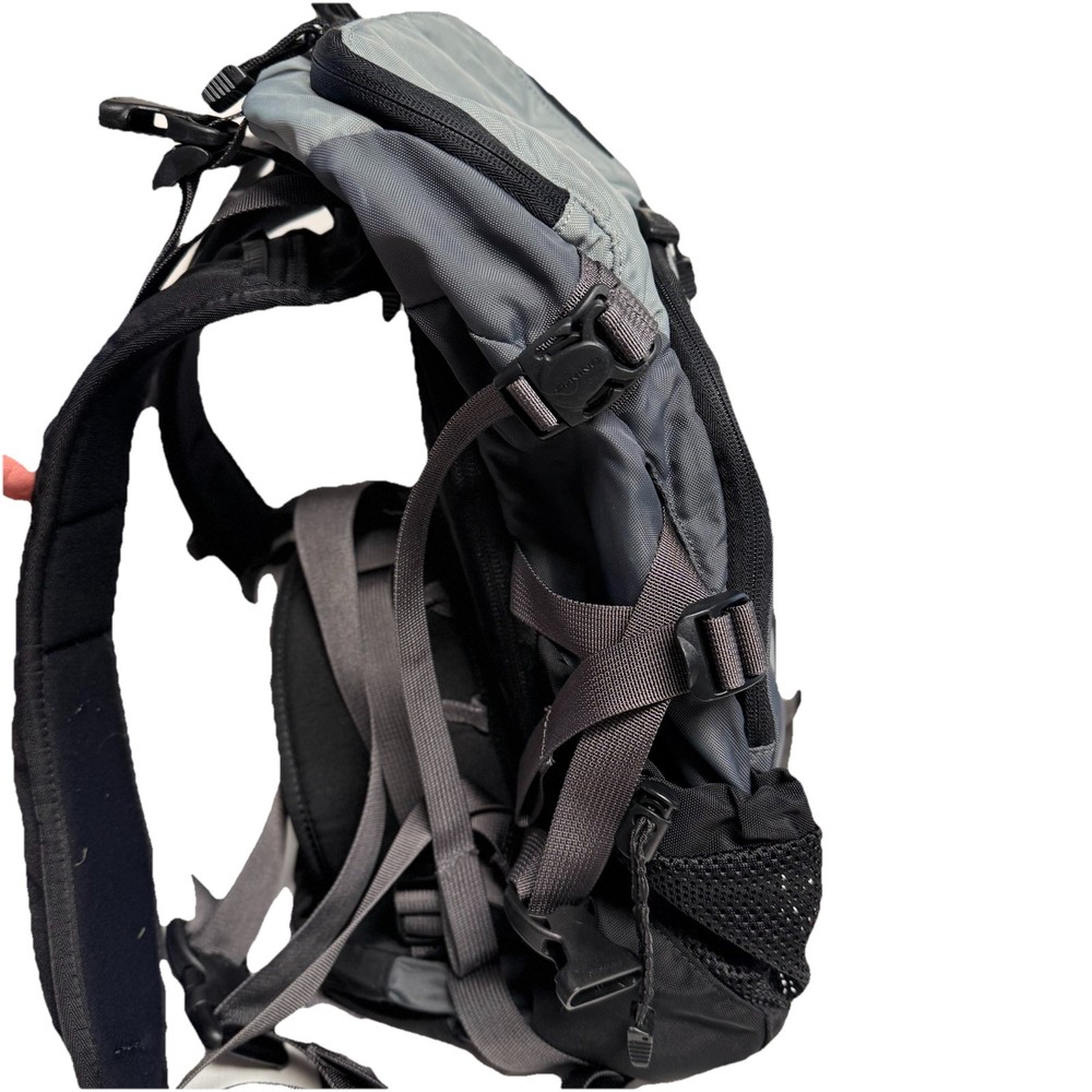 Dakine Ridge Technical Hiking Hydration Backpack Gray Black Waist Pack