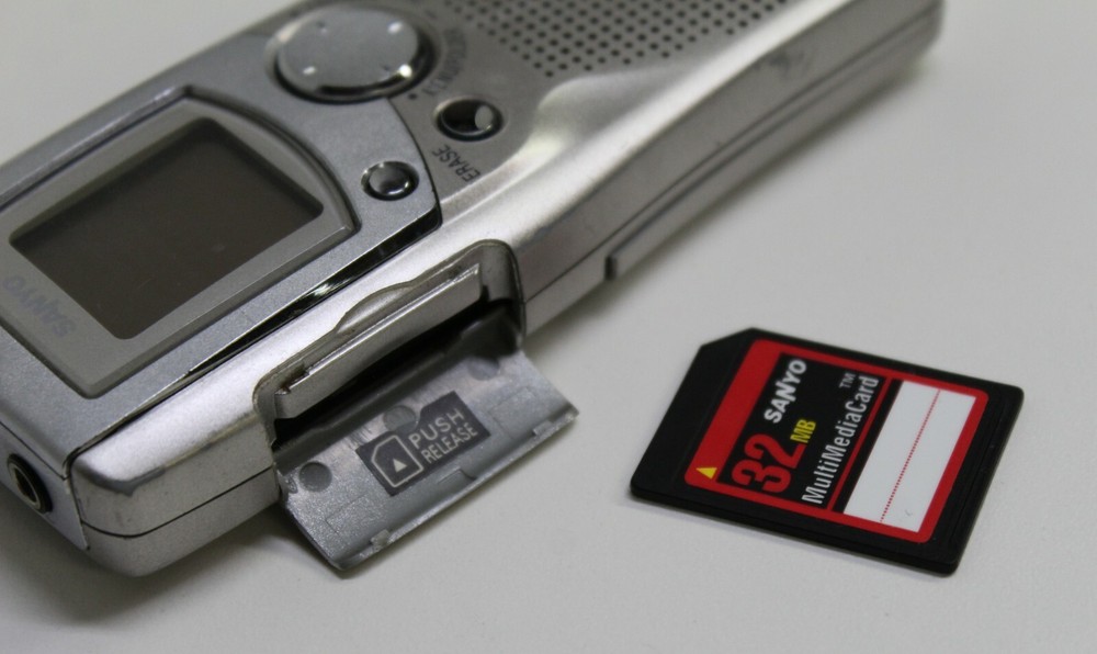 Sanyo ICR-B150 Voice Recorder Handheld