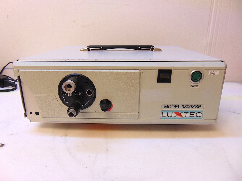 Luxtec Fiberoptic Light Source Model 9300XSP  S5746