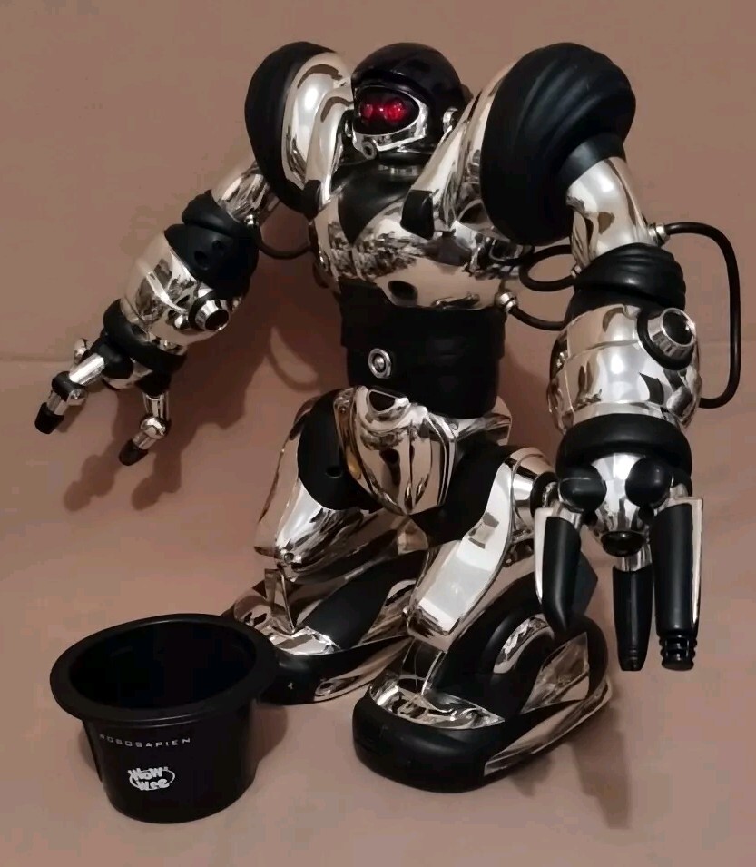 2004 WOWWEE ROBOSAPIEN Chrome Silver Robot w/ Remote Control ~ WORKS GREAT!