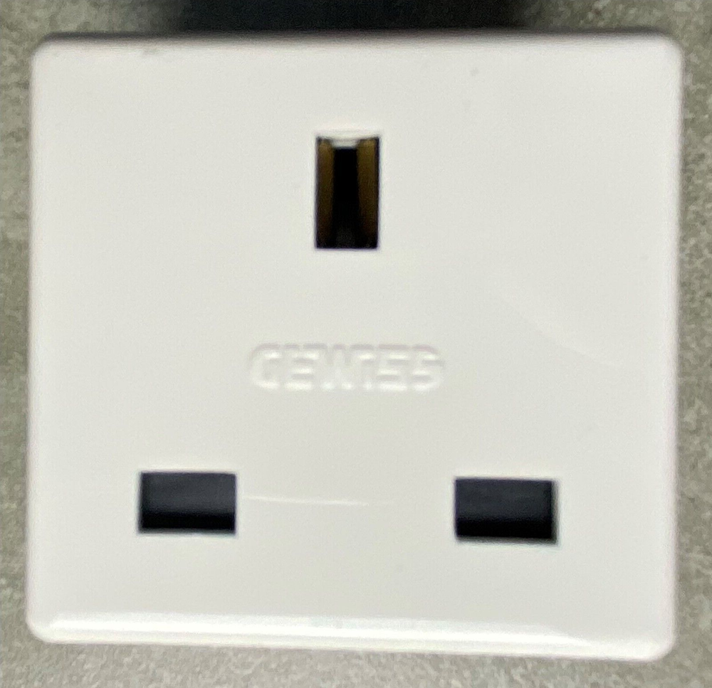GEWISS GW20208 BRITISH SOCKET-OUTLET 250V ac - 2P+E 13A - 2 MODULES SYSTEM WHITE