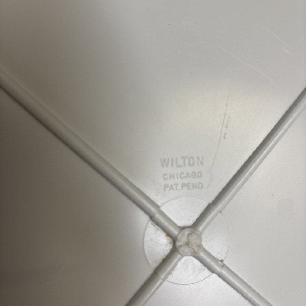 Wilton Scalloped Edge Cake Separater Plate 10”