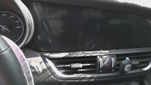 18 GIULIA display screen