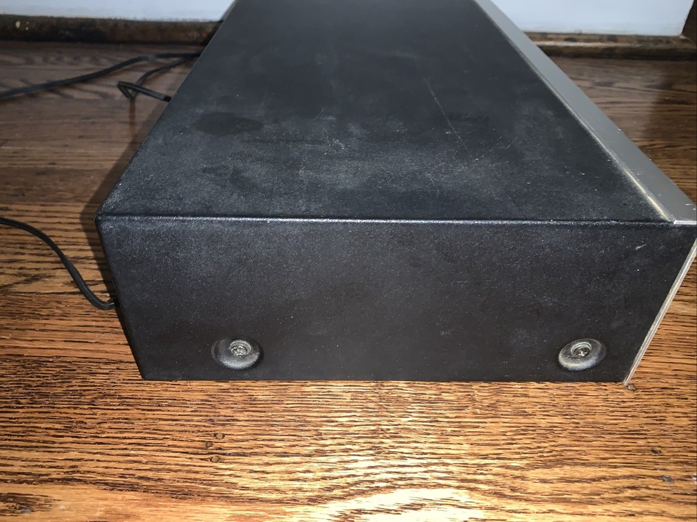 Vintage Realistic 31-2000A Stereo Frequency Equalizer EQ - Turns On