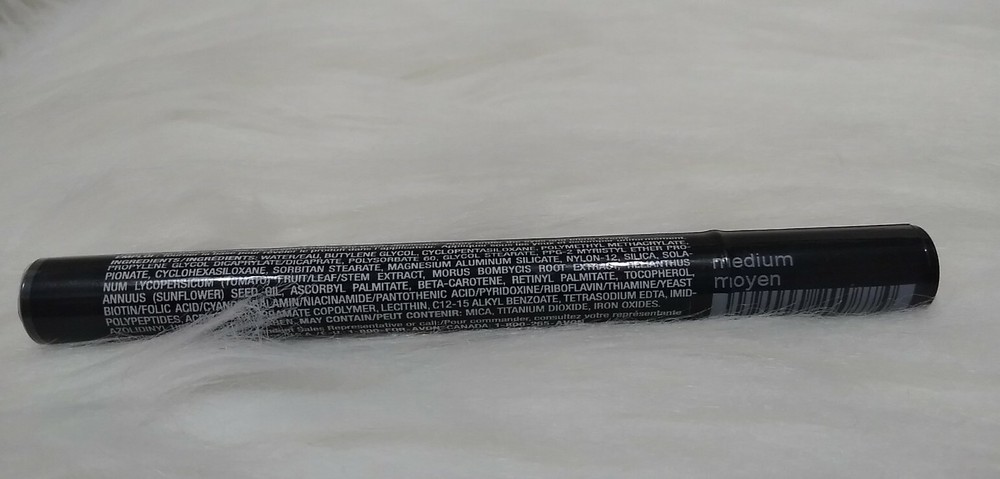 AVON Look Alerte Medium Eye Brightener.
