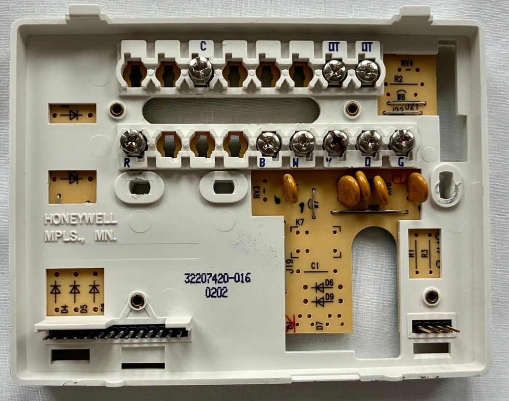 Honeywell T8524D1007 Non-Programmable Digital Thermostat