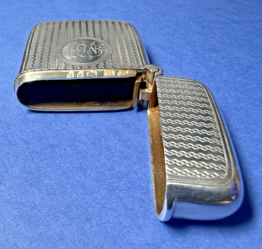 VICTORIAN SOLID SILVER WIDE VESTA CASE LONDON 1892 BY SAUNDERS & SHEPHERD