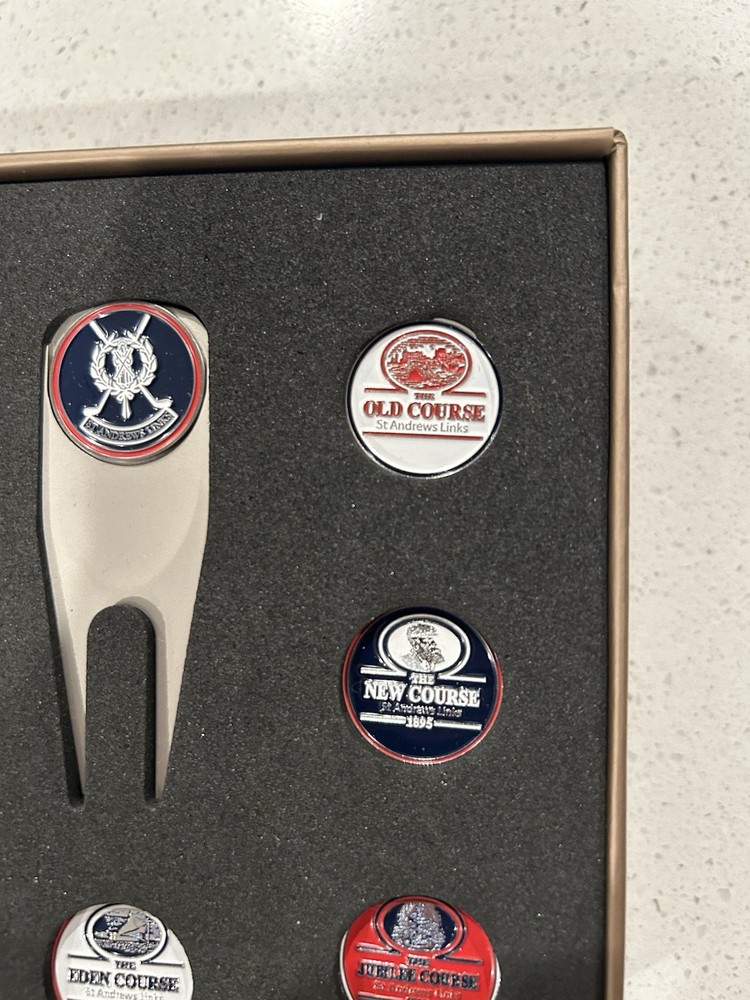 St. Andrews Golf Course Divot Tool And Ball Marker Set