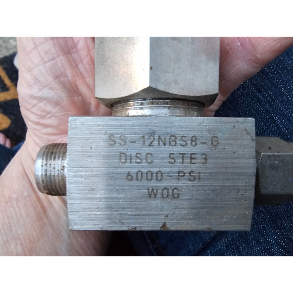 Whitey SS-12NBS8-G Manual Stainless Needle Valve 6000psi Disc STE3
