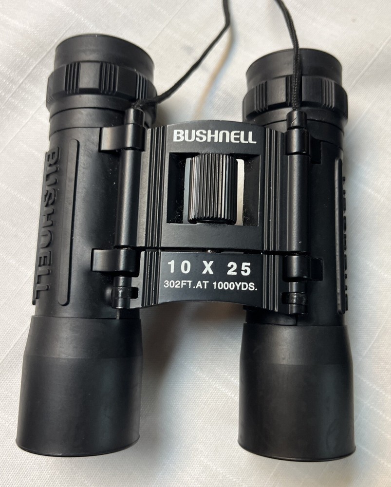 Bushnell 10 x 25 302 FT. @ 1000yds. Birdwatcher Folding Binoculars with case EUC