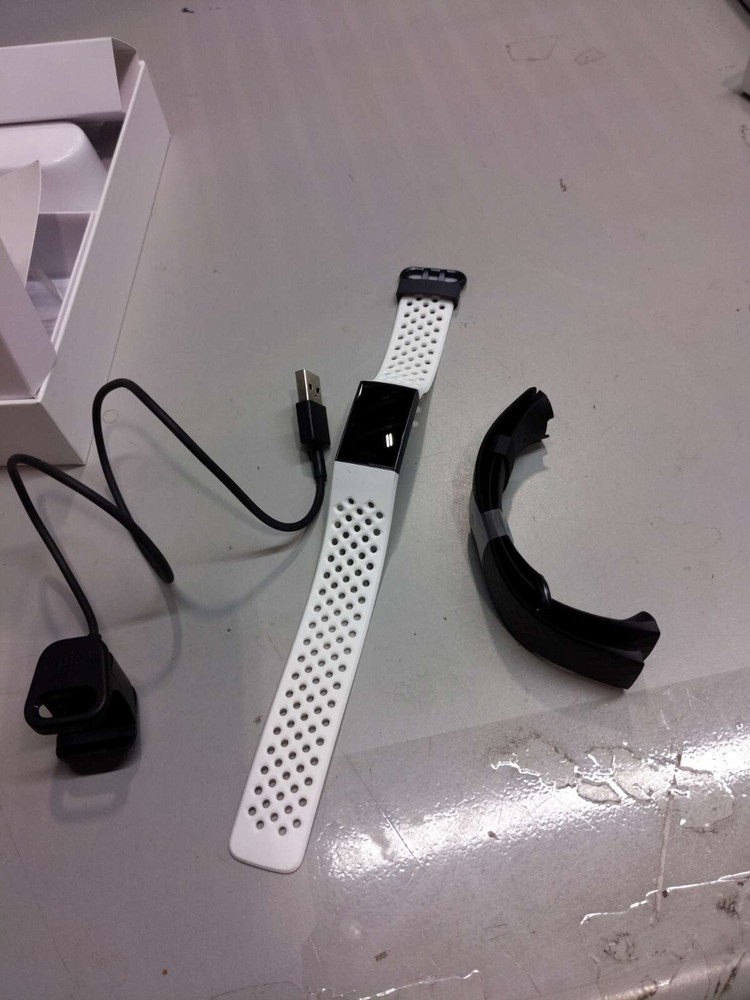 FITBIT Charge 3 Special Edition FB410 – Graphite/White – Open-Box