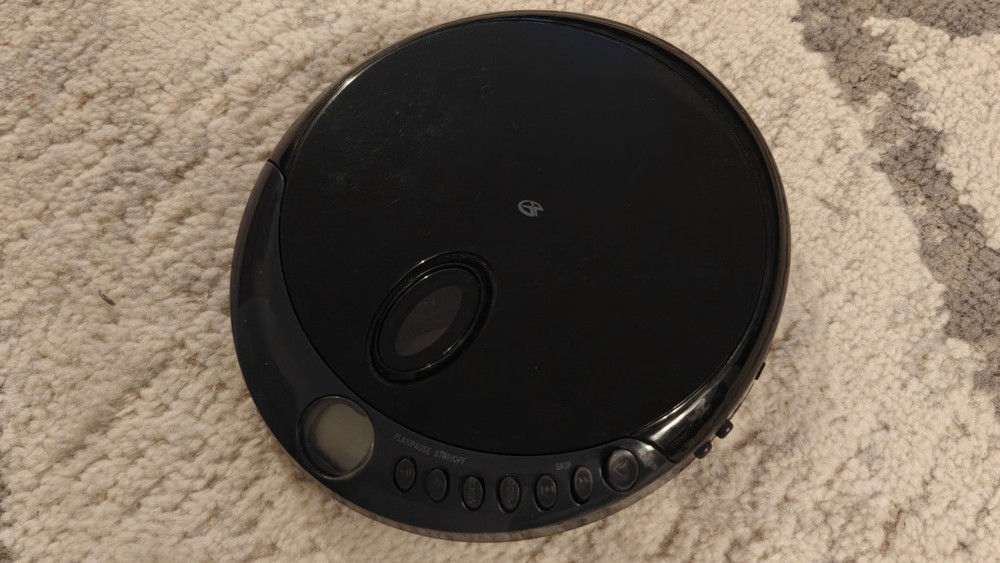 GPX Portable Compact Disc Player Model PC301B - Excellent