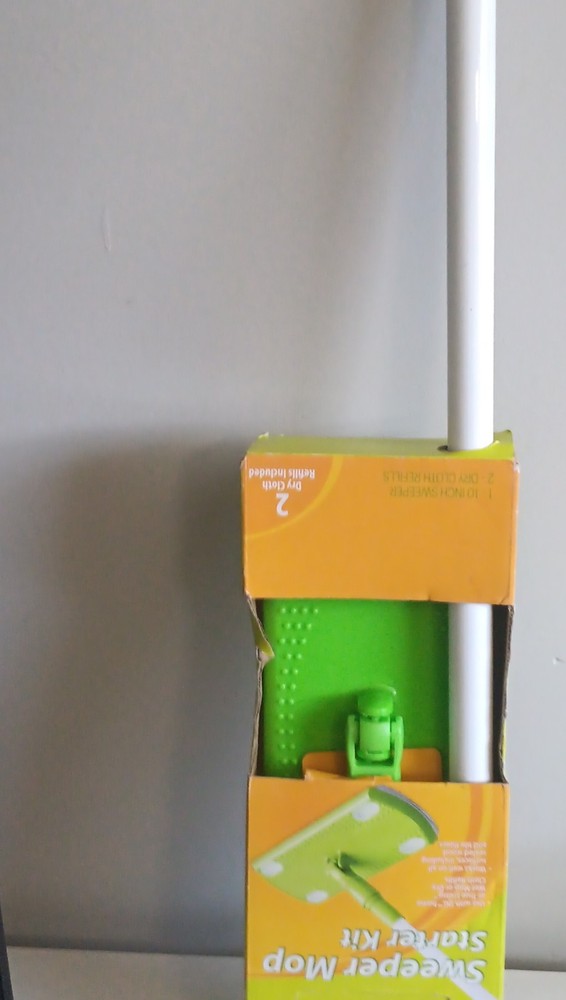 Sweeper Mop Starter Kit Green Disposable Dry Cloths 2 Refills Plastic Handle