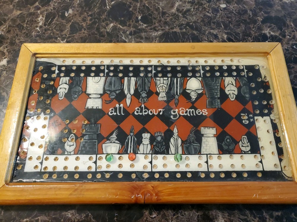 Woden Game Bord With 3 Marbles