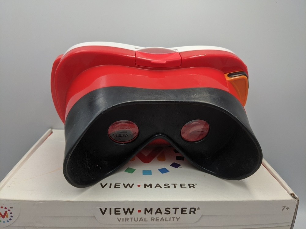 View Master Virtual Reality VR Headset & Mattel Wildlife Experience 3-3D Discs