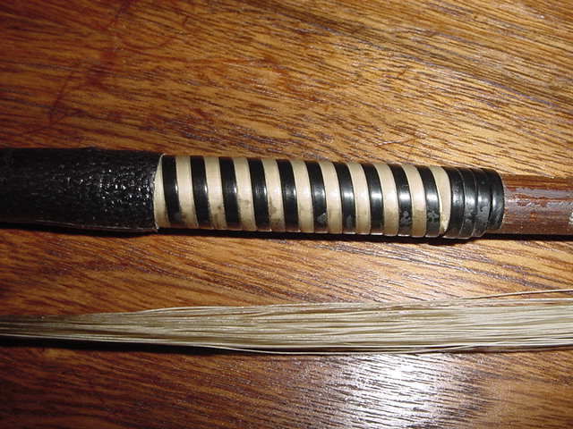 FINE ANTIQUE VIOLIN BOW 55 grams