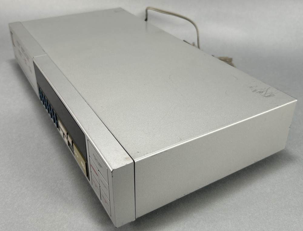 AKAI EA-A7 Graphic Equalizer - Silver