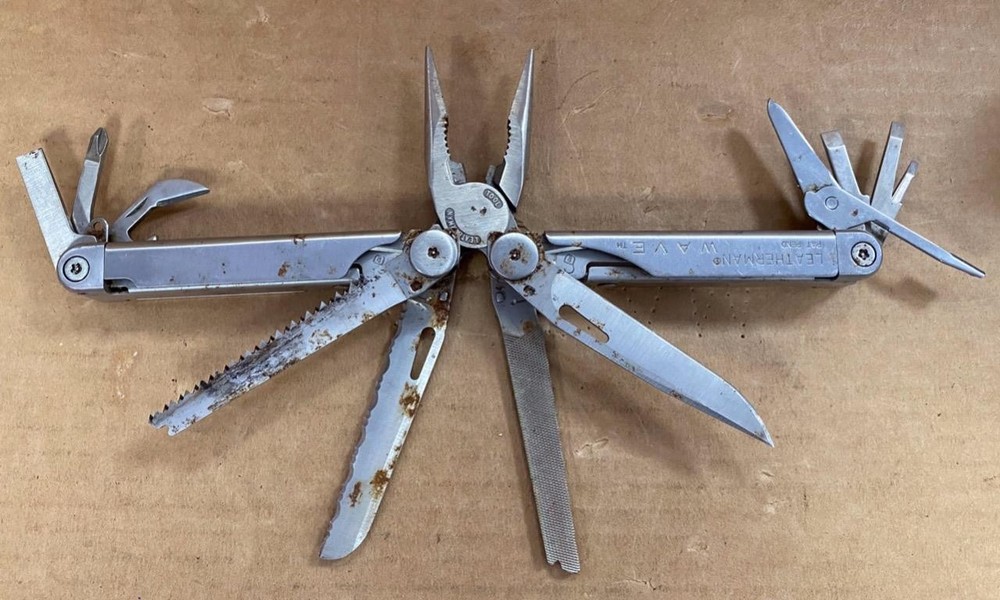 VINTAGE LEATHERMAN WAVE MULTI-TOOL.