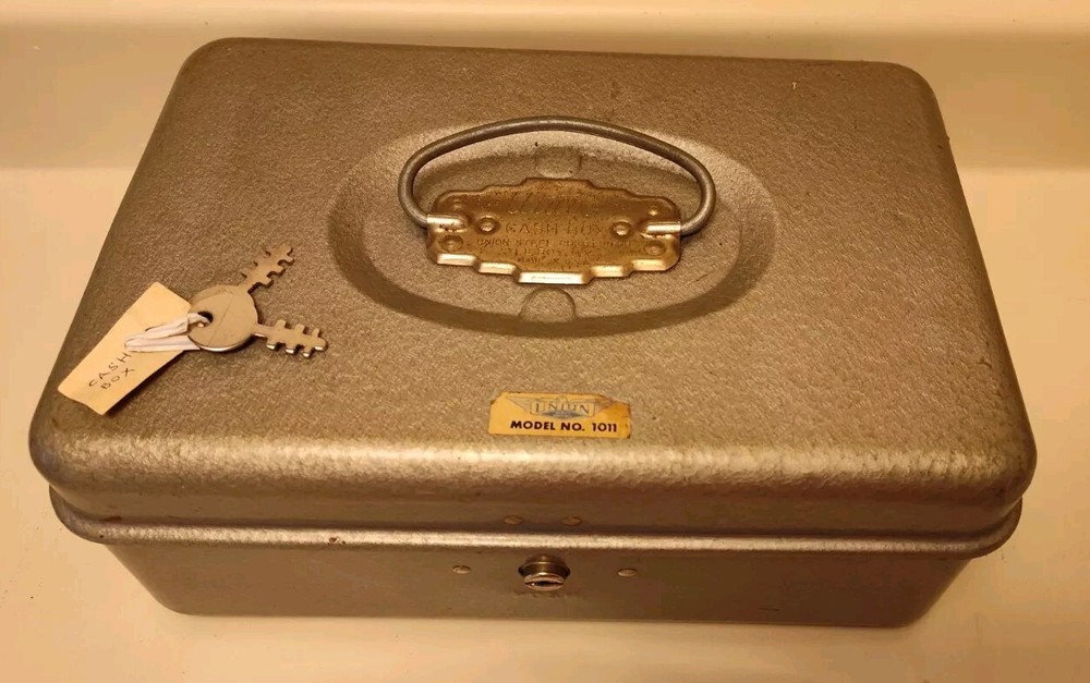 Vintage Utilco Cash Box With 2 Keys