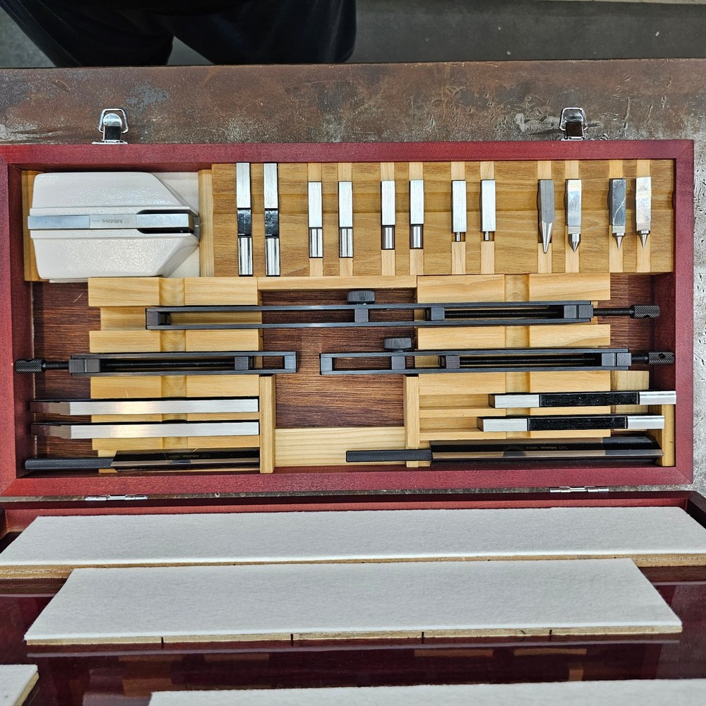 Mitutoyo 22 Piece Metric Rectangular Gage Block Accessories Kit 516-601