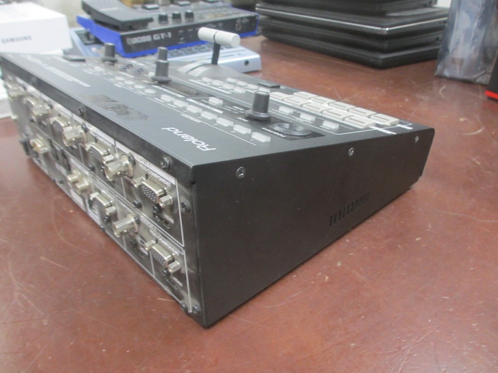 Roland V-40HD Multi-Format Video Switcher