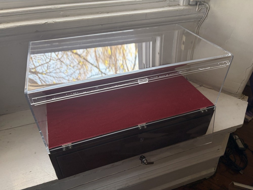 Retail Display Case - 22x12x13 - Locking Drawer