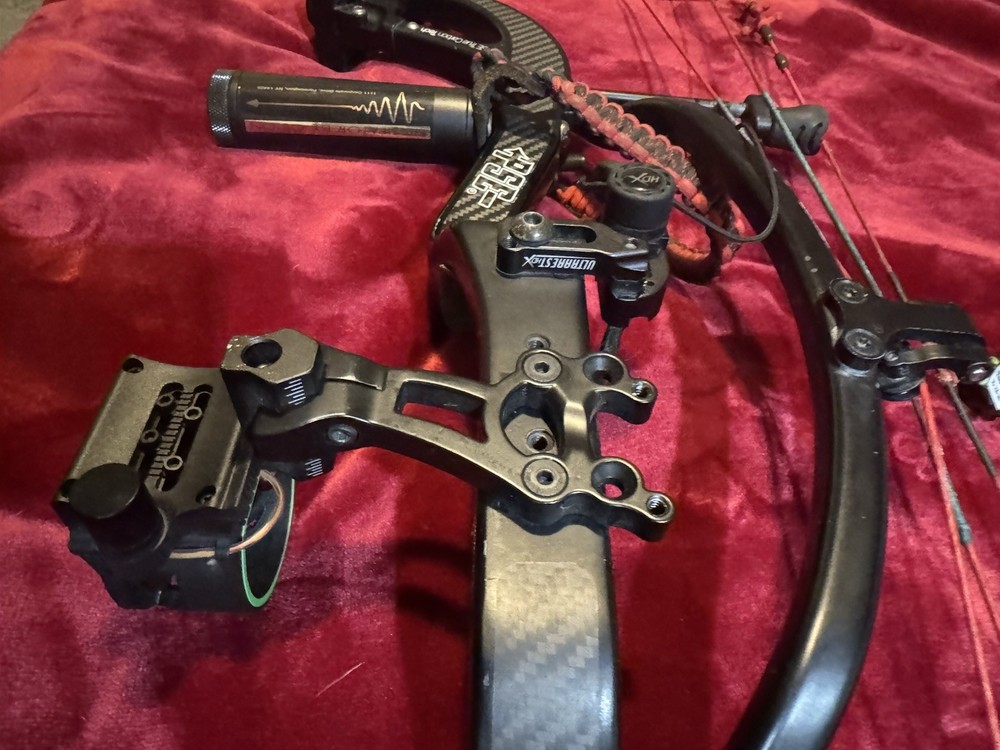 PSE Carbon Air EC Compound Bow 60 LBS