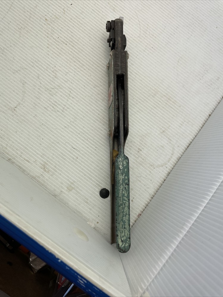 **PRE OWNED** BERG ELECTRONICS HT-49 HAND CRIMP TOOL